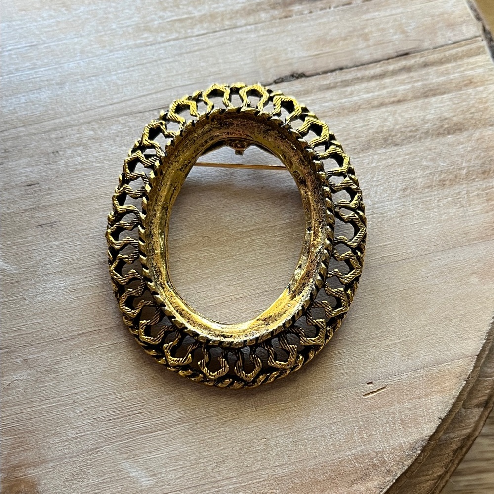 Vintage brooch or necklace